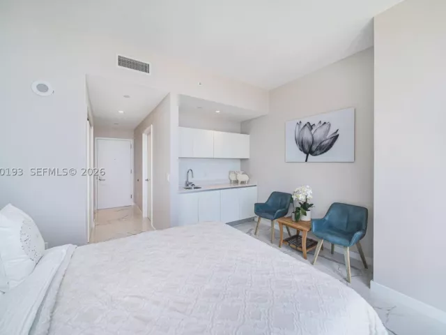 3-bedroom condo for rent in Miami - 851 NE 1st Ave 2911 - MondialRealty