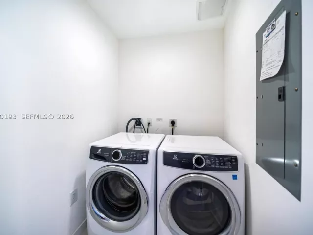 3-bedroom condo for rent in Miami - 851 NE 1st Ave 2911 - MondialRealty