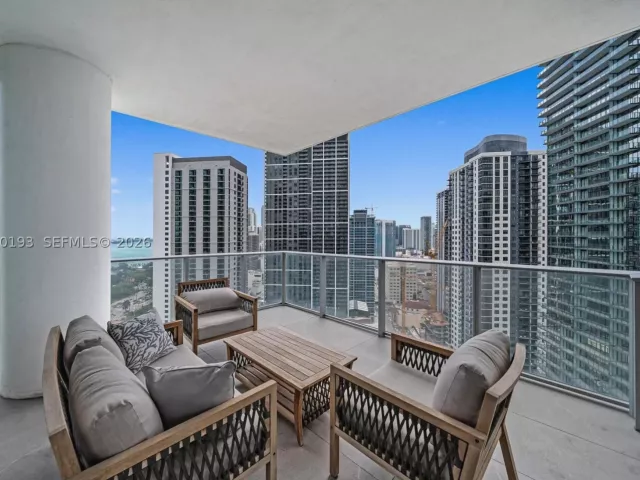 3-bedroom condo for rent in Miami - 851 NE 1st Ave 2911 - MondialRealty