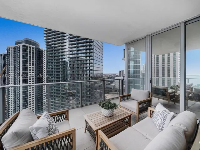 3-bedroom condo for rent in Miami - 851 NE 1st Ave 2911 - MondialRealty