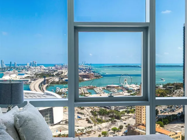 3-bedroom condo for rent in Miami - 851 NE 1st Ave 2911 - MondialRealty