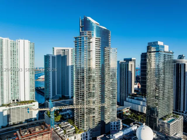 3-bedroom condo for rent in Miami - 851 NE 1st Ave 2911 - MondialRealty