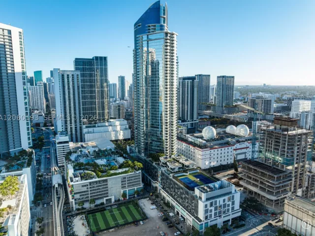 3-bedroom condo for rent in Miami - 851 NE 1st Ave 2911 - MondialRealty