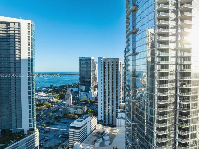 3-bedroom condo for rent in Miami - 851 NE 1st Ave 2911 - MondialRealty