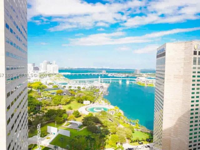2-bedroom condo for rent in Miami - 325 S Biscayne Blvd 3314 - MondialRealty