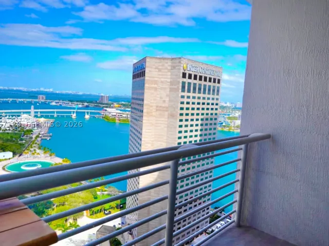 2-bedroom condo for rent in Miami - 325 S Biscayne Blvd 3314 - MondialRealty