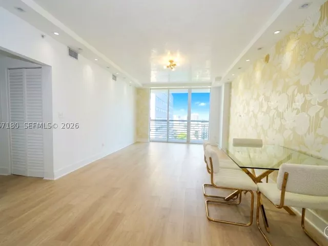 2-bedroom condo for rent in Miami - 325 S Biscayne Blvd 3314 - MondialRealty
