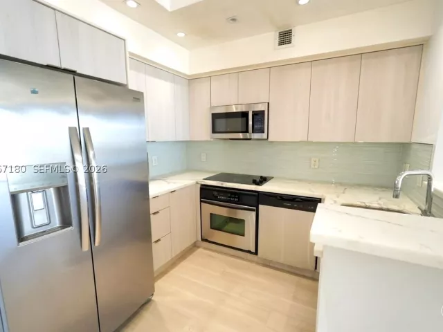 2-bedroom condo for rent in Miami - 325 S Biscayne Blvd 3314 - MondialRealty