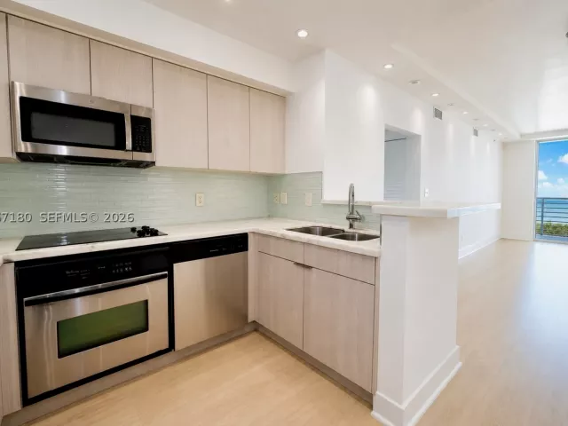 2-bedroom condo for rent in Miami - 325 S Biscayne Blvd 3314 - MondialRealty