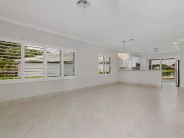3-bedroom home for sale in West Palm Beach - 9119 Bay Point Circle - MondialRealty
