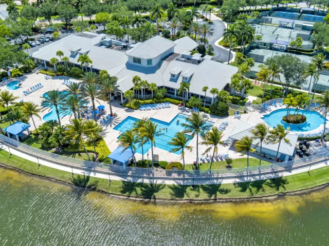 3-bedroom home for sale in West Palm Beach - 9119 Bay Point Circle - MondialRealty