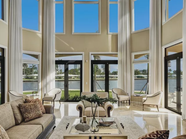 6-bedroom home for rent in Pompano Beach - 2584 SE 12TH Street - MondialRealty