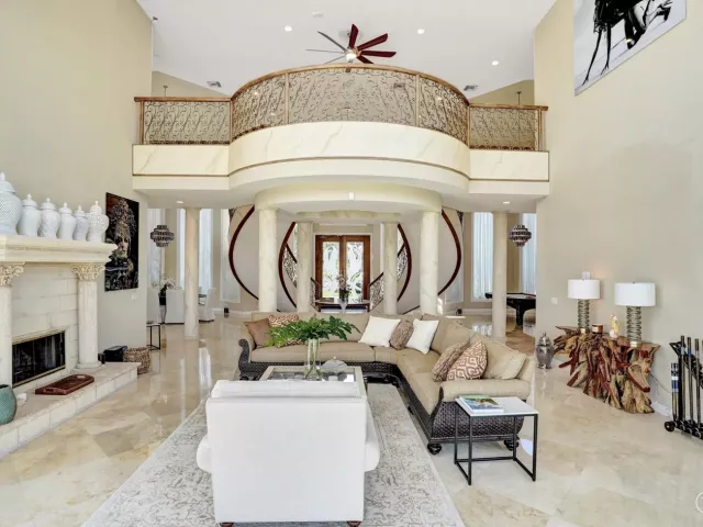 6-bedroom home for rent in Pompano Beach - 2584 SE 12TH Street - MondialRealty