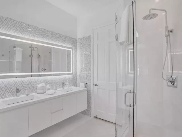 6-bedroom home for rent in Pompano Beach - 2584 SE 12TH Street - MondialRealty