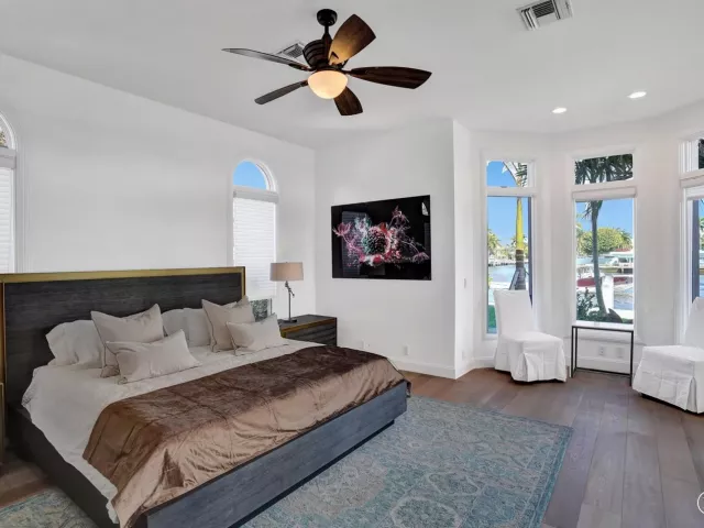 6-bedroom home for rent in Pompano Beach - 2584 SE 12TH Street - MondialRealty