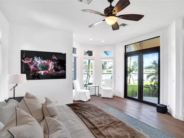 6-bedroom home for rent in Pompano Beach - 2584 SE 12TH Street - MondialRealty