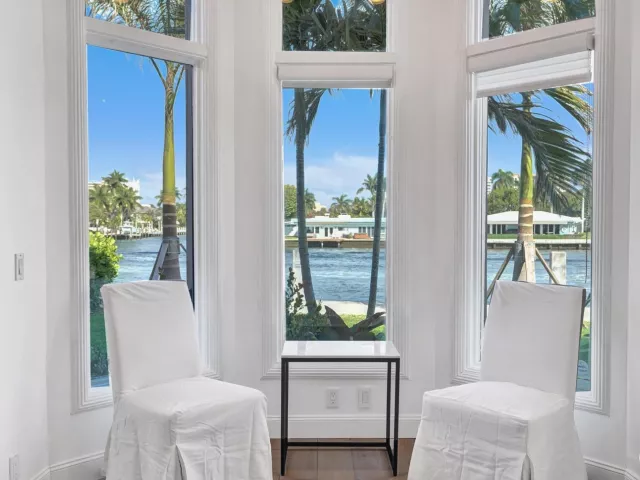 6-bedroom home for rent in Pompano Beach - 2584 SE 12TH Street - MondialRealty