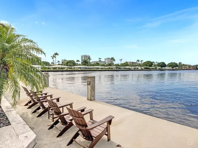 6-bedroom home for rent in Pompano Beach - 2584 SE 12TH Street - MondialRealty