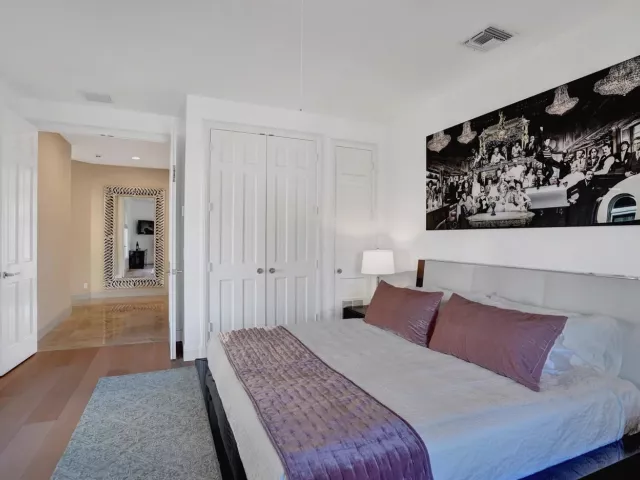 6-bedroom home for rent in Pompano Beach - 2584 SE 12TH Street - MondialRealty