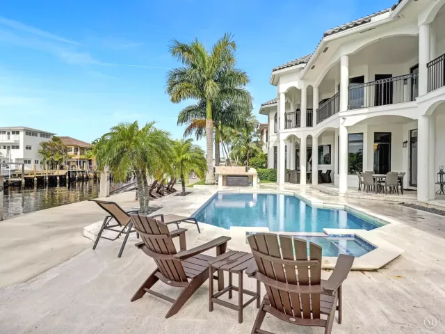 6-bedroom home for rent in Pompano Beach - 2584 SE 12TH Street - MondialRealty