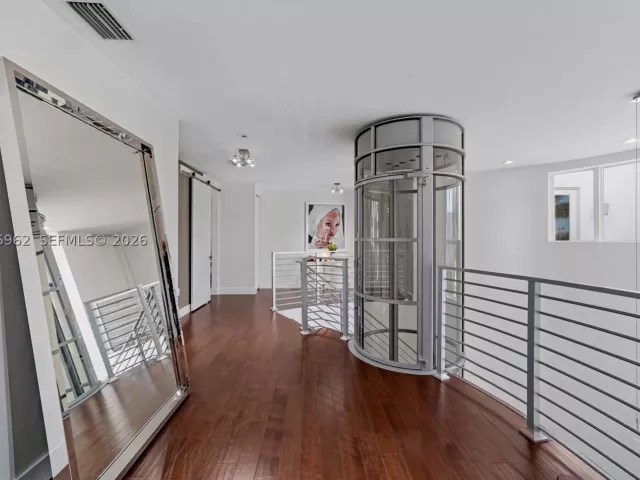 6-bedroom home for rent in Doral - 7515 NW 99th Ave - MondialRealty