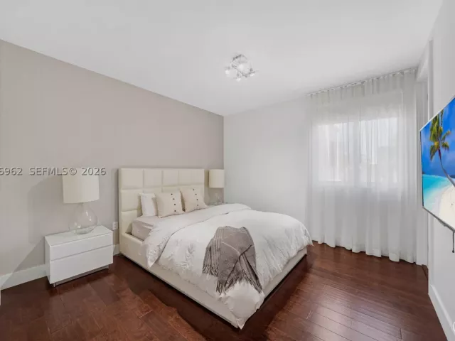 6-bedroom home for rent in Doral - 7515 NW 99th Ave - MondialRealty