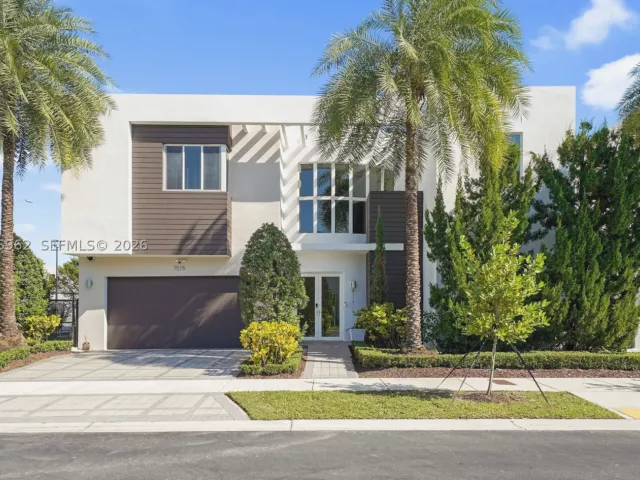 6-bedroom home for rent in Doral - 7515 NW 99th Ave - MondialRealty