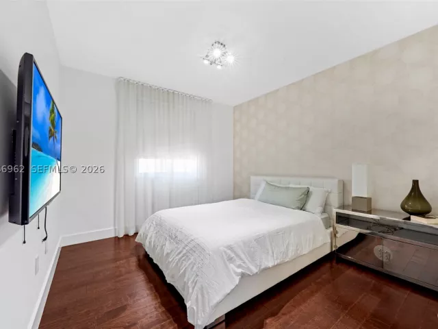 6-bedroom home for rent in Doral - 7515 NW 99th Ave - MondialRealty