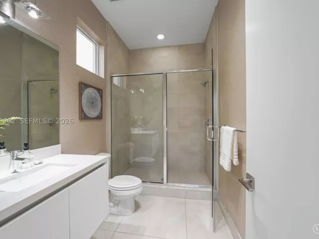 6-bedroom home for rent in Doral - 7515 NW 99th Ave - MondialRealty