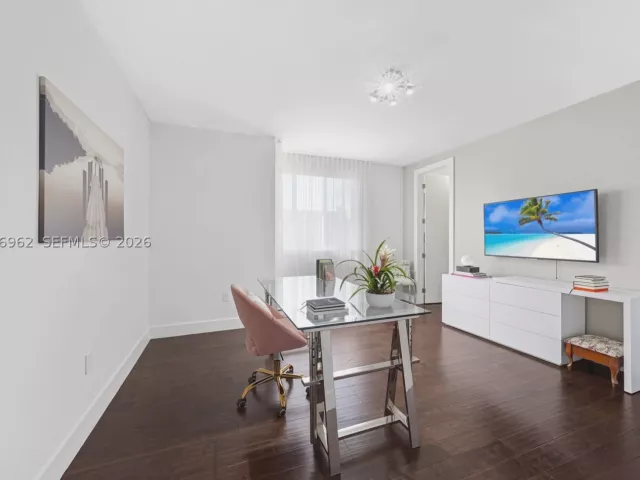 6-bedroom home for rent in Doral - 7515 NW 99th Ave - MondialRealty