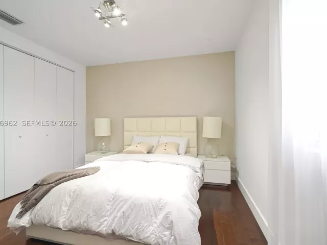 6-bedroom home for rent in Doral - 7515 NW 99th Ave - MondialRealty