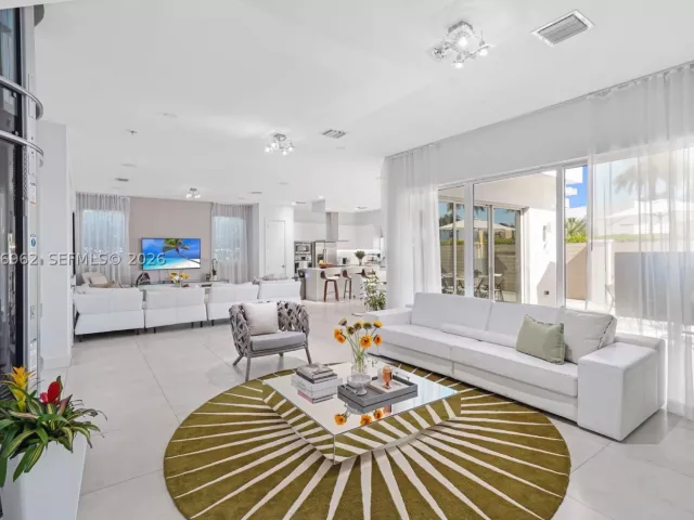 6-bedroom home for rent in Doral - 7515 NW 99th Ave - MondialRealty