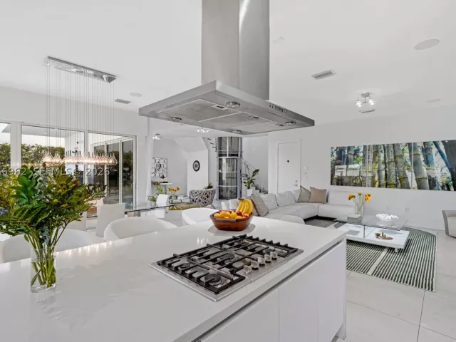 6-bedroom home for rent in Doral - 7515 NW 99th Ave - MondialRealty