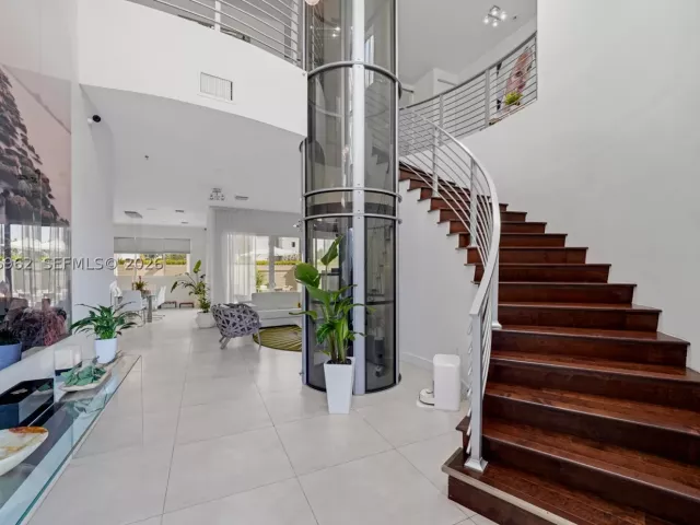 6-bedroom home for rent in Doral - 7515 NW 99th Ave - MondialRealty