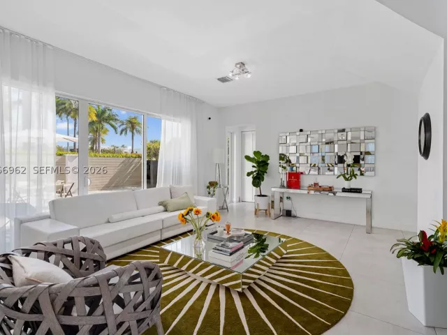 6-bedroom home for rent in Doral - 7515 NW 99th Ave - MondialRealty
