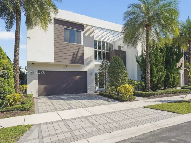 6-bedroom home for rent in Doral - 7515 NW 99th Ave - MondialRealty
