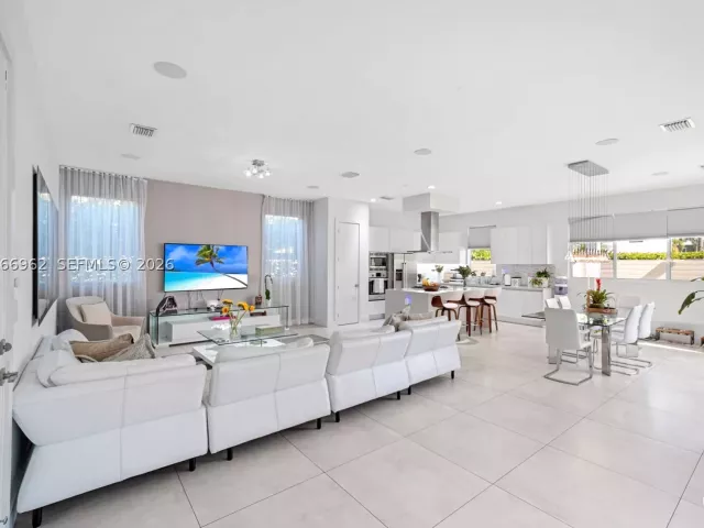 6-bedroom home for rent in Doral - 7515 NW 99th Ave - MondialRealty