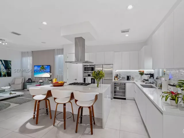 6-bedroom home for rent in Doral - 7515 NW 99th Ave - MondialRealty