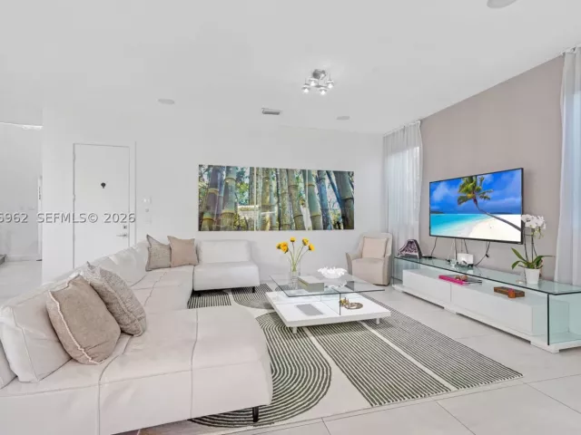 6-bedroom home for rent in Doral - 7515 NW 99th Ave - MondialRealty