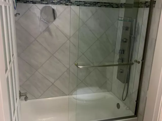 2-bedroom condo for rent in Miami Beach - 6039 COLLINS Avenue 1722 - MondialRealty