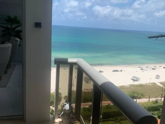 2-bedroom condo for rent in Miami Beach - 6039 COLLINS Avenue 1722 - MondialRealty
