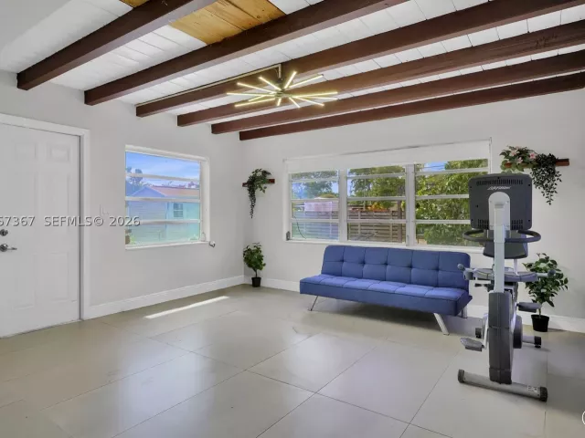 3-bedroom home for rent in Hollywood - 3338 Cleveland St 0 - MondialRealty
