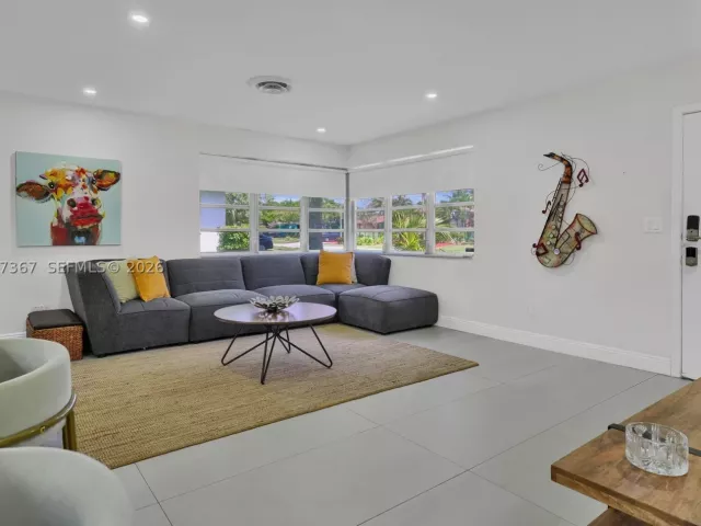 3-bedroom home for rent in Hollywood - 3338 Cleveland St 0 - MondialRealty