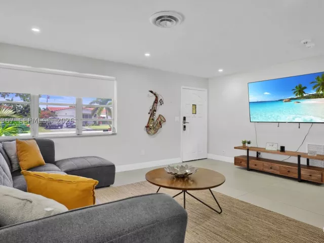 3-bedroom home for rent in Hollywood - 3338 Cleveland St 0 - MondialRealty