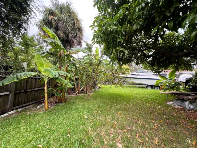 2-bedroom home for sale in Miami - 12510 W Golf Dr - MondialRealty