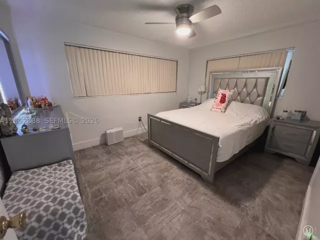 2-bedroom home for sale in Miami - 12510 W Golf Dr - MondialRealty