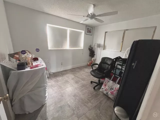 2-bedroom home for sale in Miami - 12510 W Golf Dr - MondialRealty