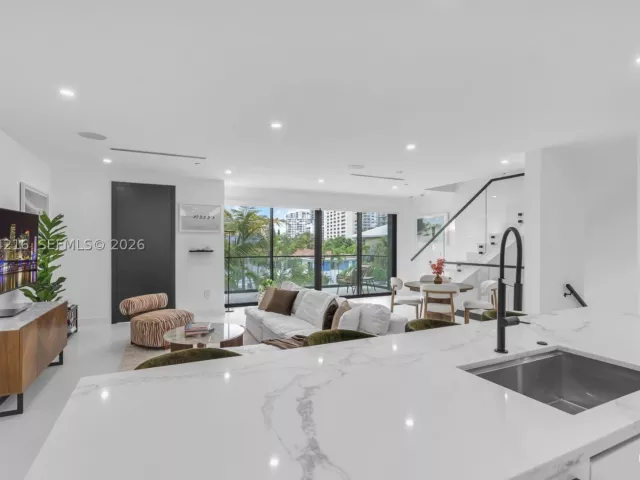 3-bedroom home for rent in Pompano Beach - 3228 NE 7th St - MondialRealty