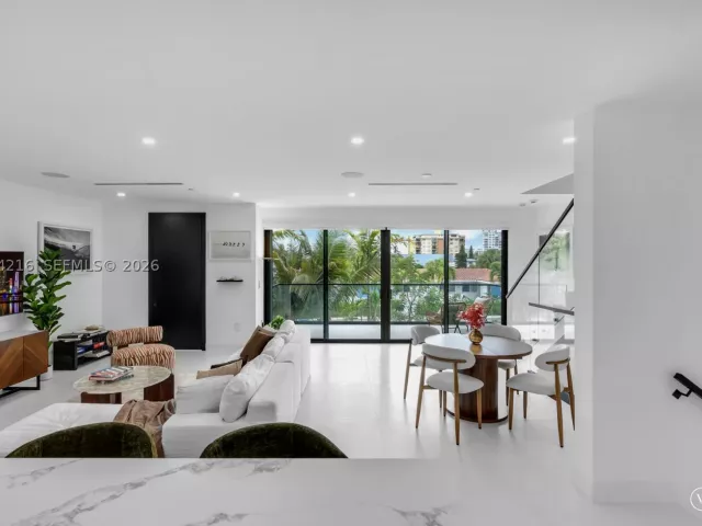 3-bedroom home for rent in Pompano Beach - 3228 NE 7th St - MondialRealty