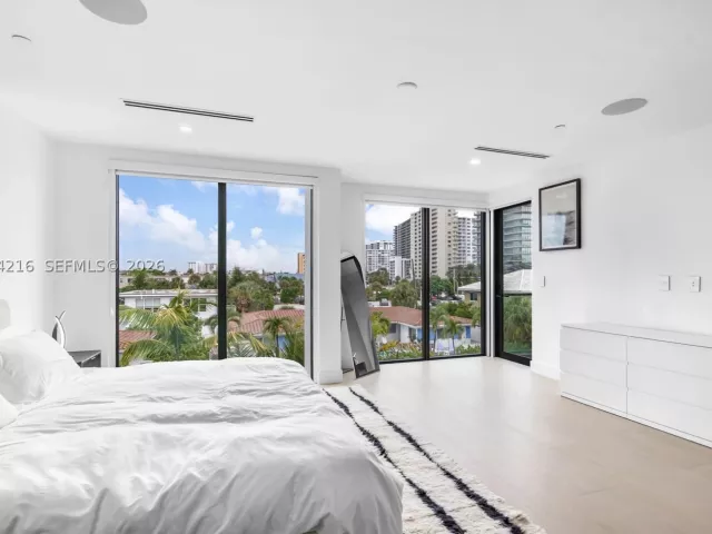 3-bedroom home for rent in Pompano Beach - 3228 NE 7th St - MondialRealty